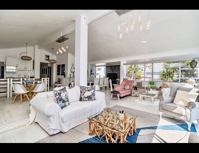 4 BEDROOM HOUSE FOR SALE IN GROTTO BAY